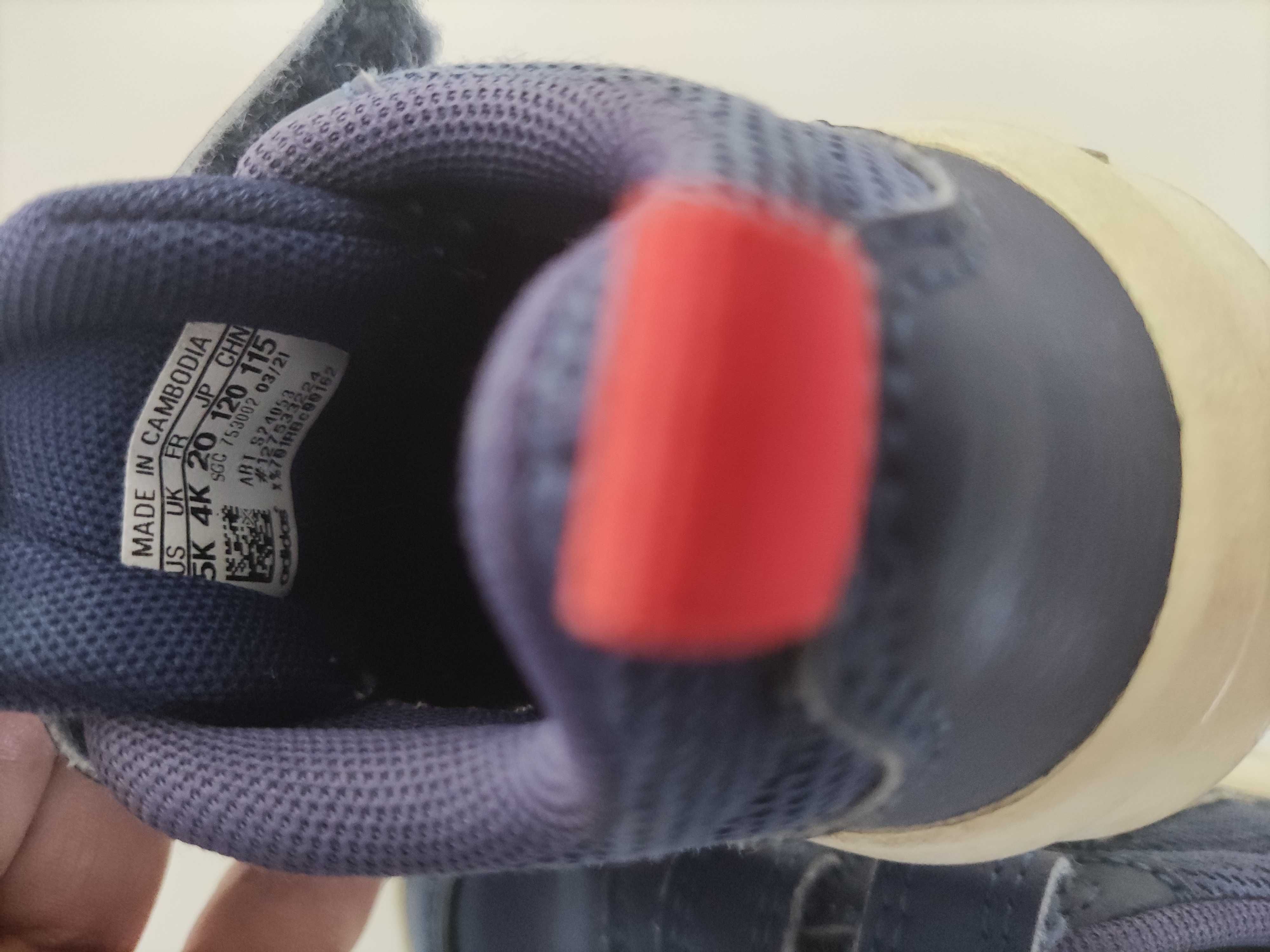 Sapatilhas e sapatos criança