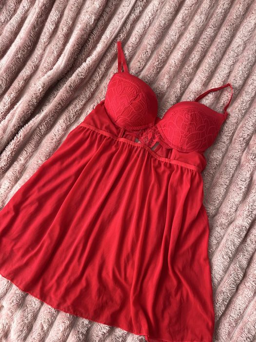 Пеньюар червоного кольору