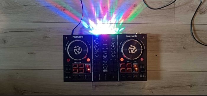 Kontroler DJ numark party