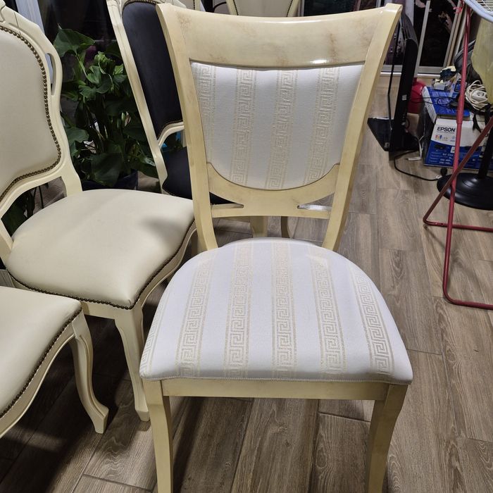 Стул, стілець в класичному стилі