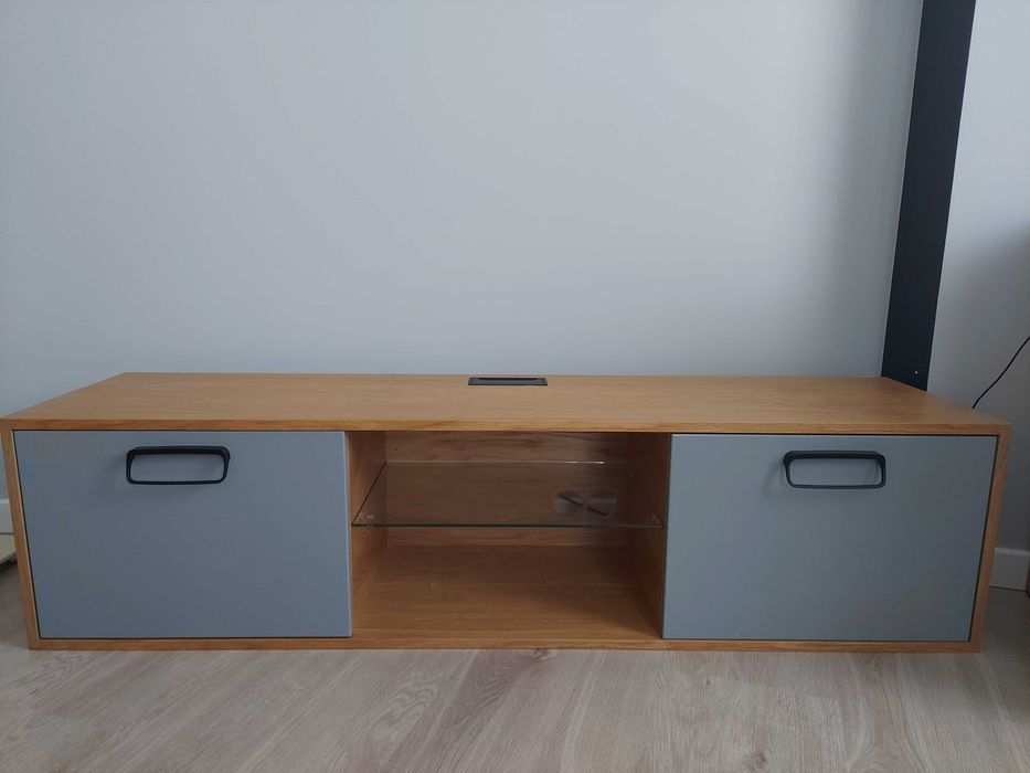 Szafka RTV wisząca pod TV