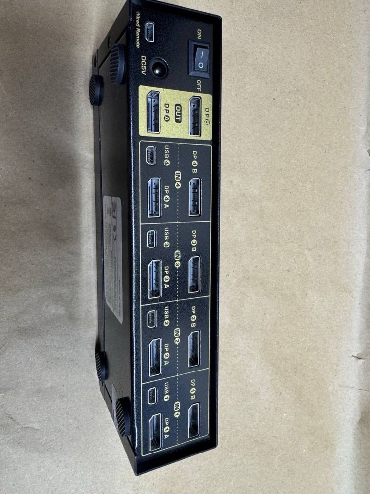 CKL KVM-перемикач з двома моніторами DisplayPort
