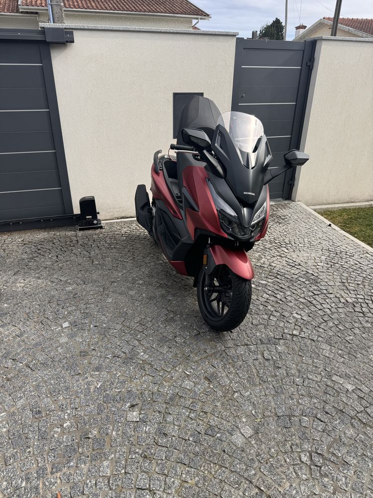Honda Forza 125 como nova