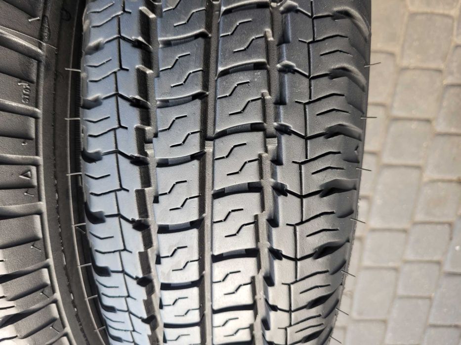 205 /75   R 16 C    Taurus