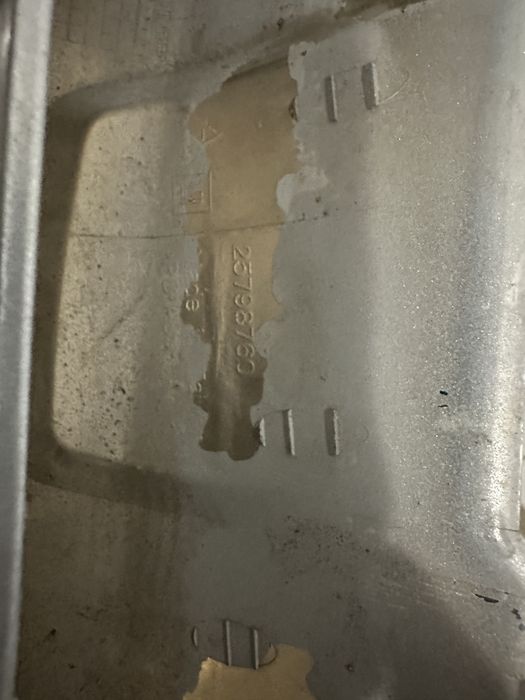 Поодам молдинг бампера gm-25798760