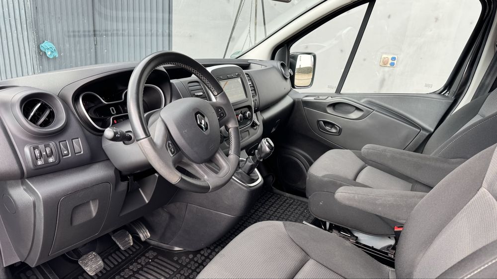 Renault trafic 2.0 2020 rok