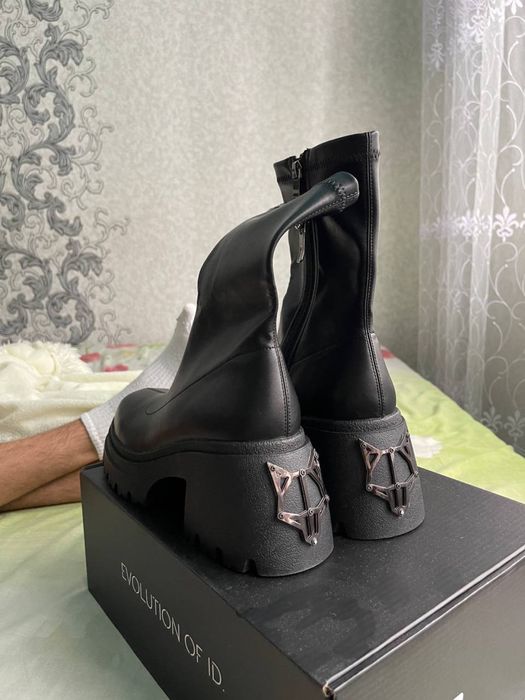 Дуже гарні жіночі ботинки