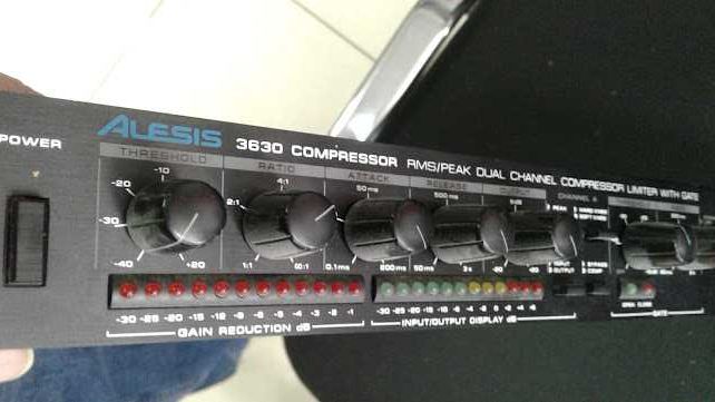 Продам компрессор лмитер гейт Alesis 3630 compressor.Хорошее состояние