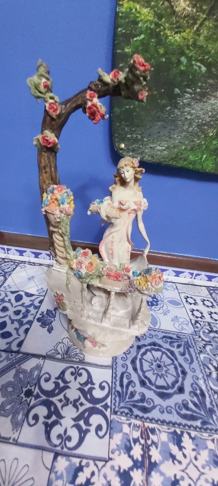 Estatueta  para decoração 45cm de altura 21 larg.