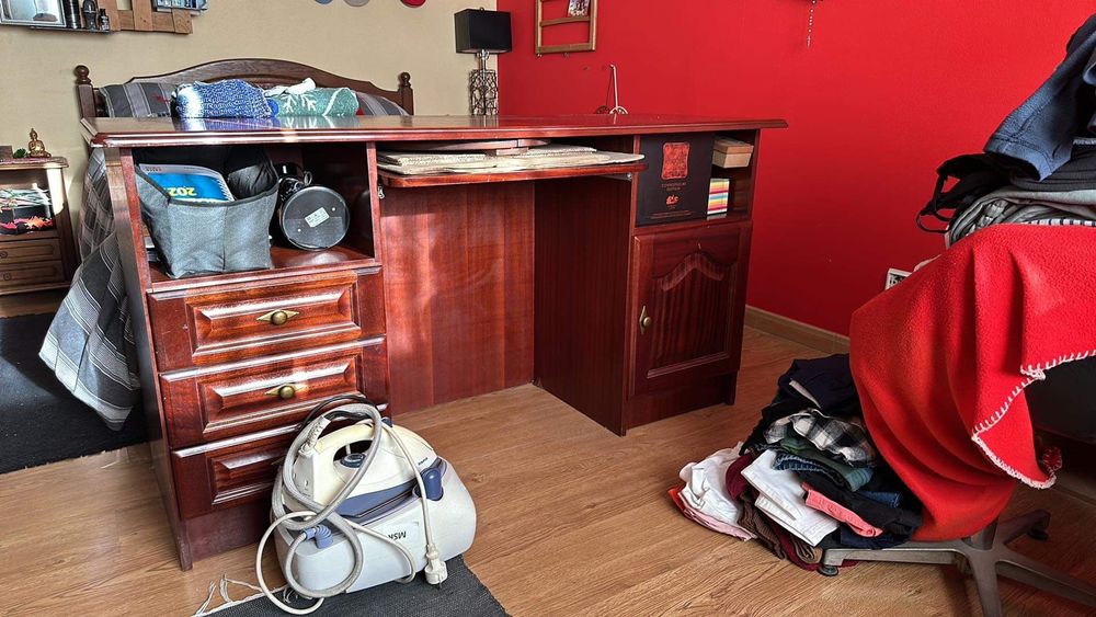 Secretária com bastante espaco BAIXA SE PREÇO