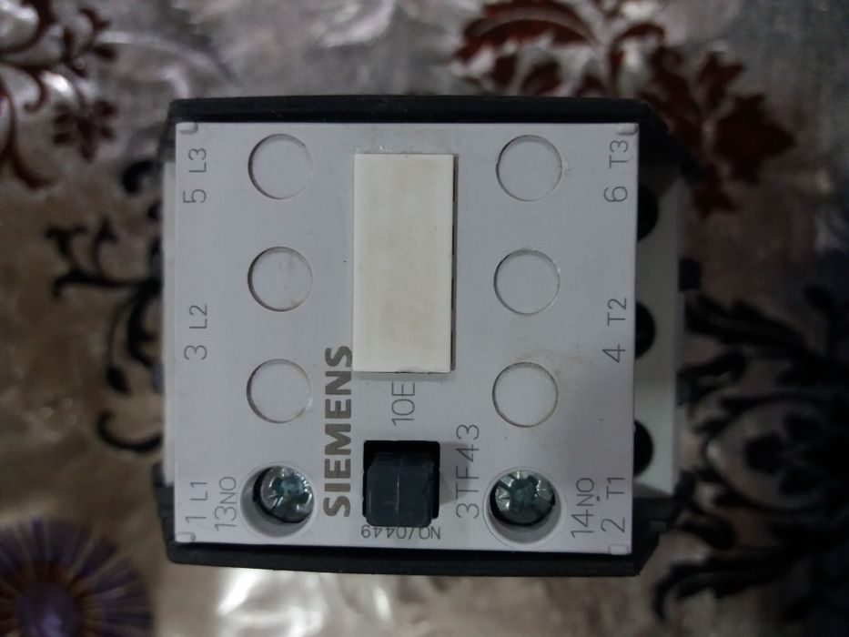 Контактор Siemens 3TF4310-0A.
