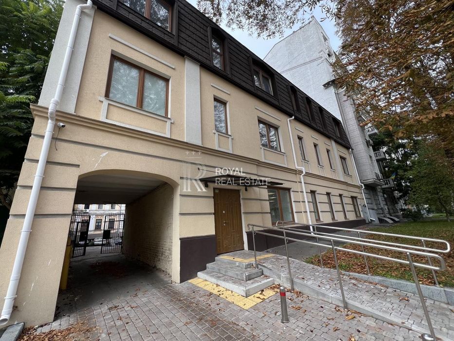 Оренда ОСЗ Офіс 814 м.кв вул. Івана Франка 26 ФАСАД Центр Парковка