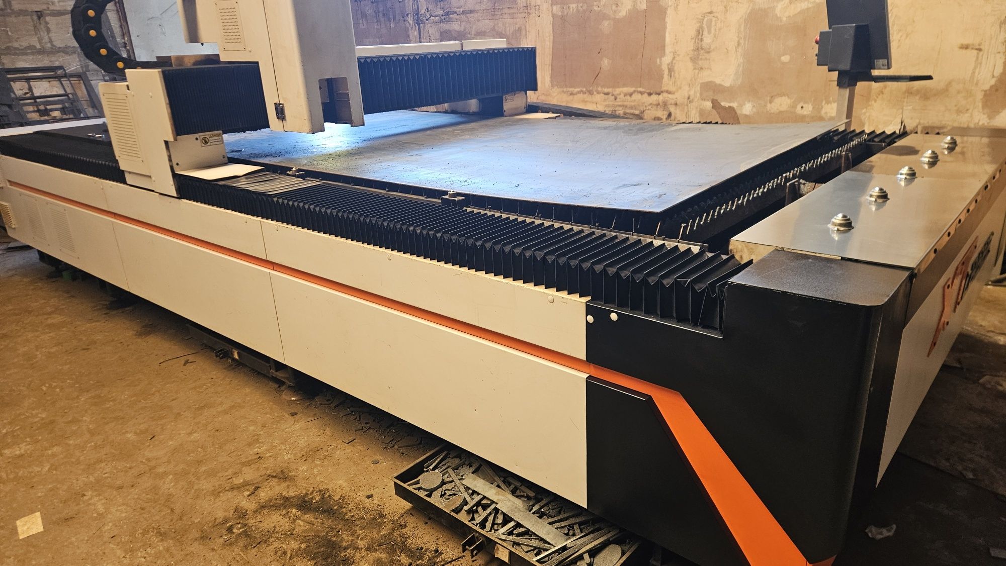 Лазер по металу 1500х3000мм XT Laser Raycus 3кВт RayTools CypCat