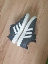 Buty sportowe adidas r. 33 dla chłopca czarne