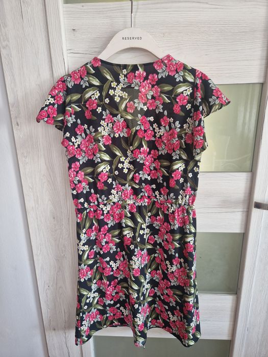 Sukienka Reserved r.xs/s piękna w kwiaty na lato