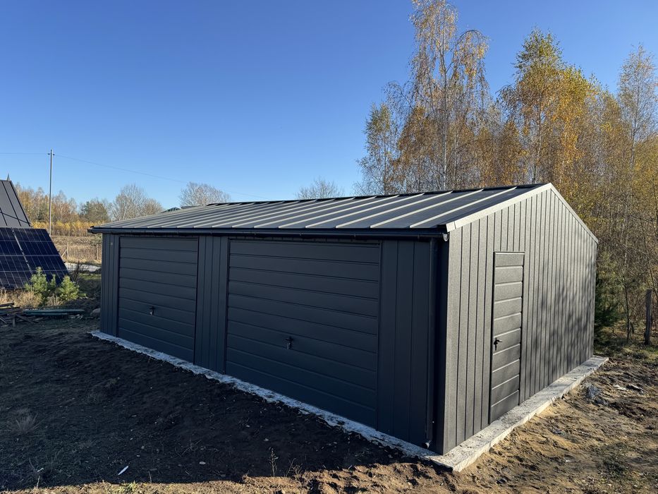 Garaz blaszany z dachem na rąbek