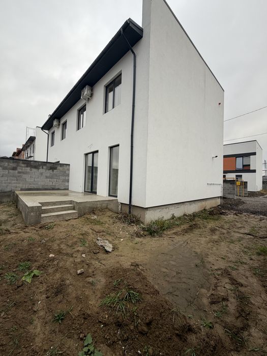 Продаж котеджів з міськими комунікаціями на масиві Макарова!