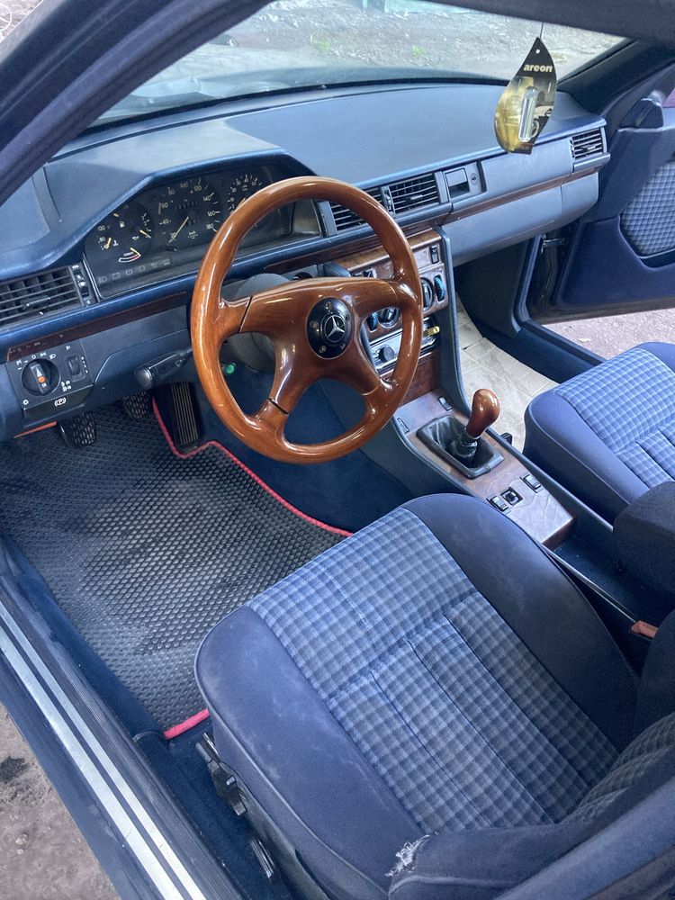 Автомобиль меседес W124
