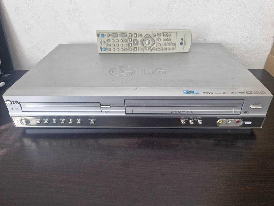 Відеомагнітофон VHS + DVD