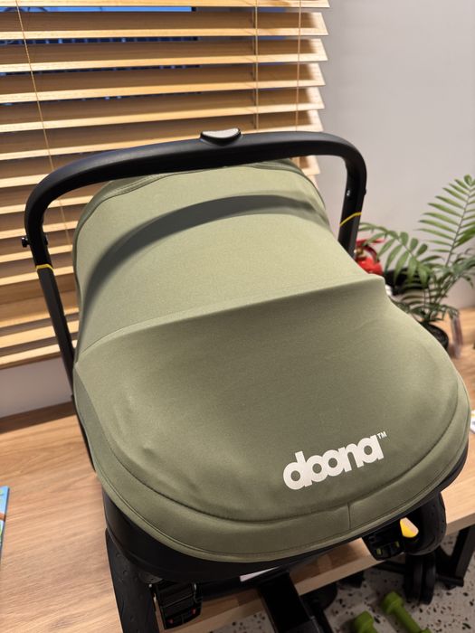 Автокрісло Doona+ разом з базою Isofix на гарантіі від Baby Park