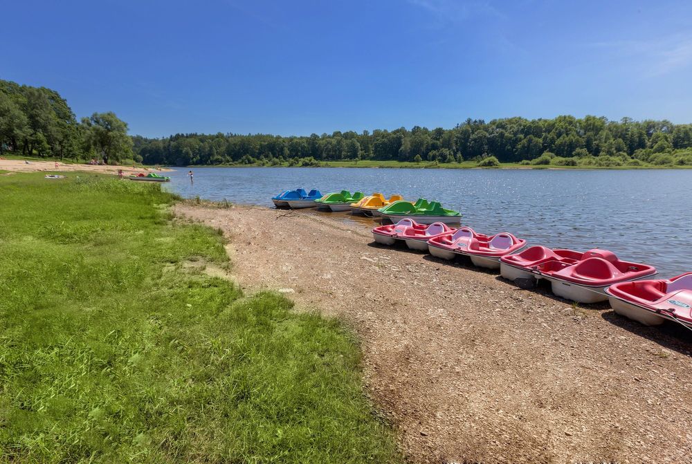 Całoroczne domki nad jeziorem Bożkowice z klimatyzacją/ogrzewaniem