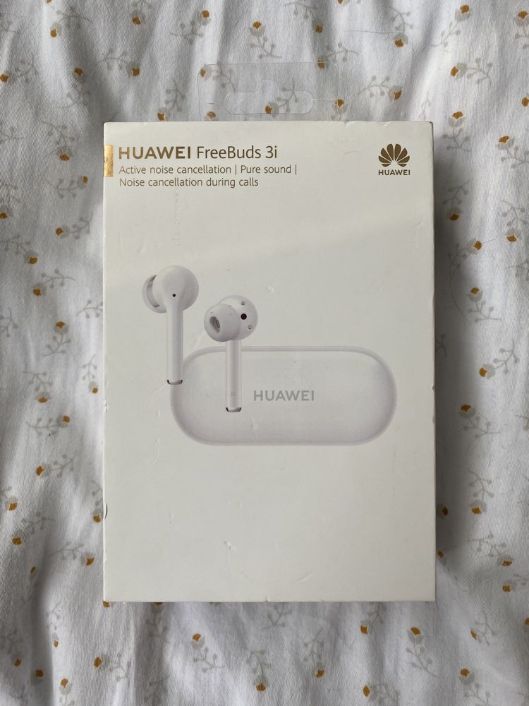 Białe słuchawki douszne huawei FreeBuds 3i