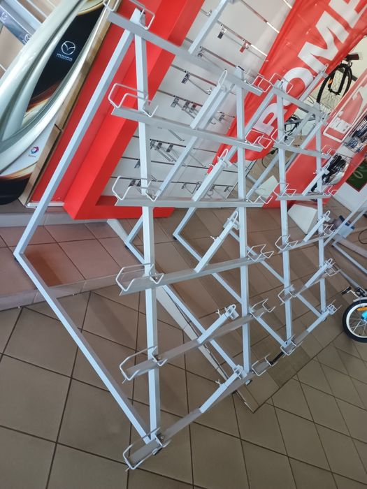 Trzy Stojaki sklepowe na rowery 450 za sztukę
