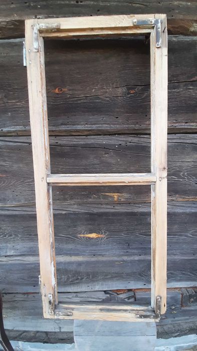Stare zabytkowe drewniane podwójne okno