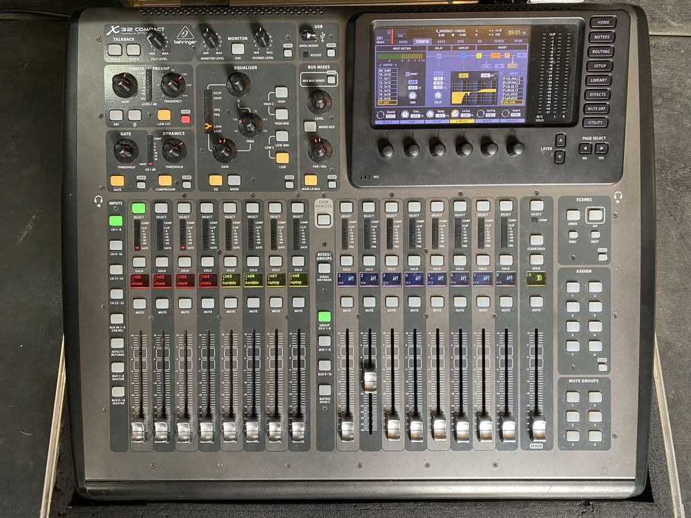 Mikser Behringer x32 compact + Z CASE na kółkach
