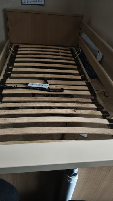 Sprzedam łóżko ortopedyczne używane, rehabilitacyjne.