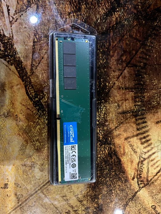 Оперативна память Crucial DDR4 16Gb нова