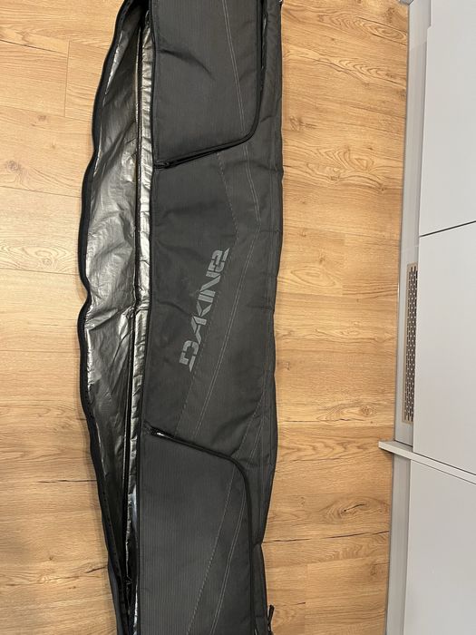 Pokrowiec snowboardowy na kółkach DAKINE Low Roller