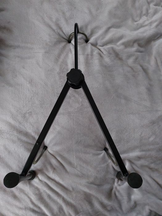 Składany statyw, stojak na gitarę