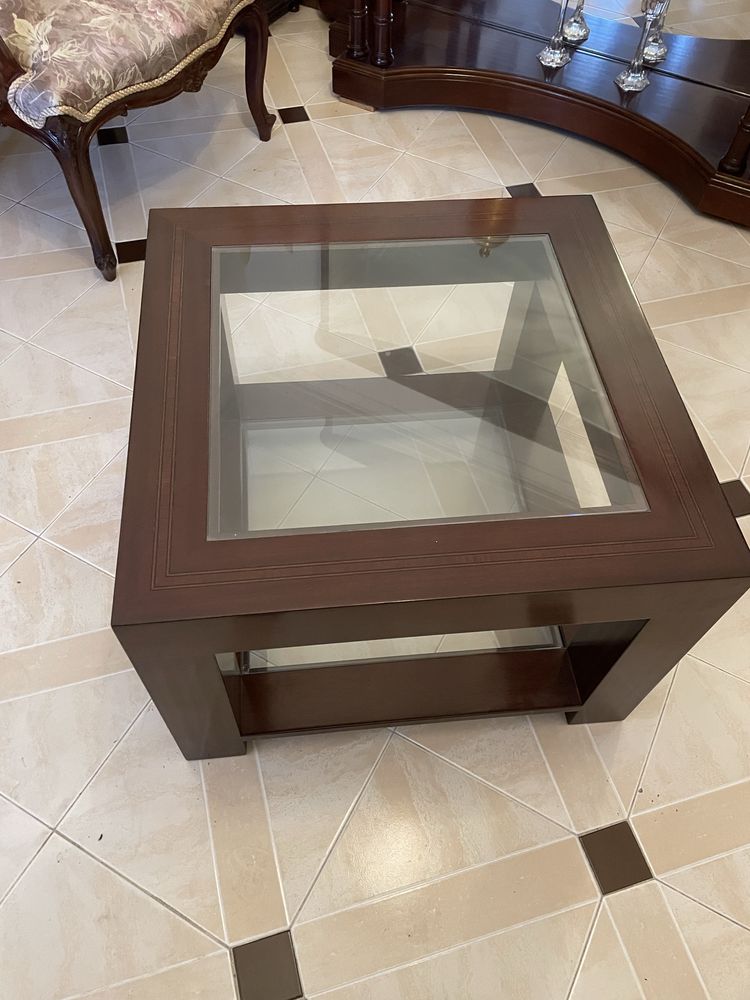 Mesa de Centro com Tampo de Vidro - Sala de Estar