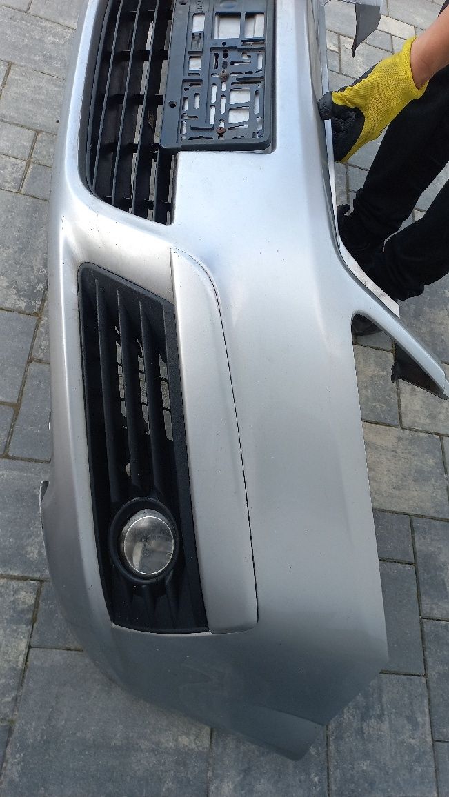 Opel Zafira b 05-08 zderzak przód przedni srebrny z157