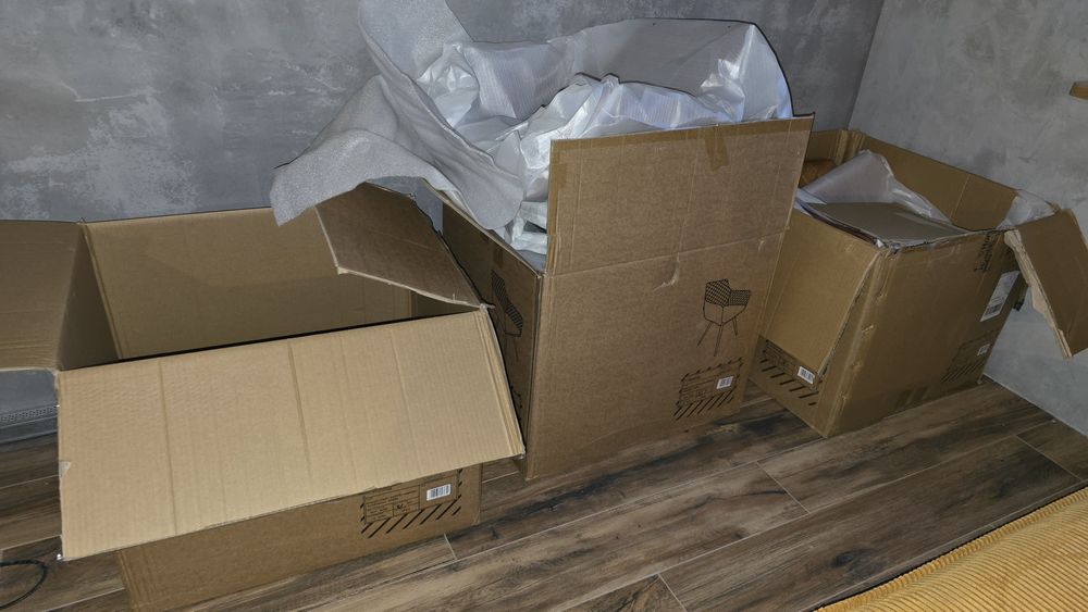 Oddam kartony/opakowania po meblach.