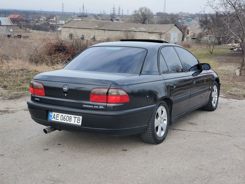 Opel Omega 1999 2.0 16v