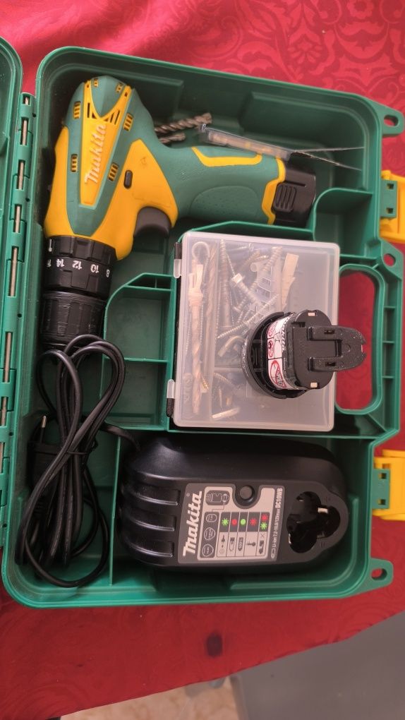 Makita aparafusadora com função martelo