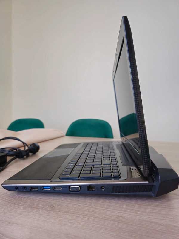 PC Portátil Asus Lamborghini VX7s