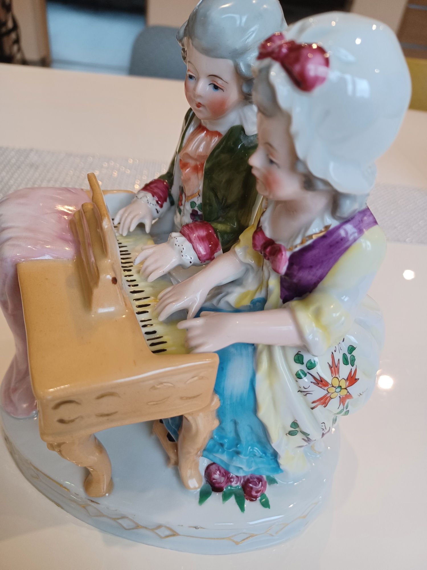 Figura porcelanowa muzykujące dzieci- okres międzywojenny