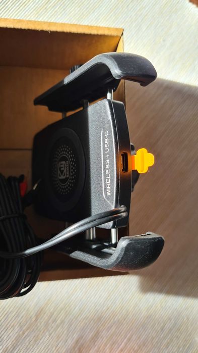 Uchwyt telefonu z ładowaniem - indukcja & USB C na motocykl