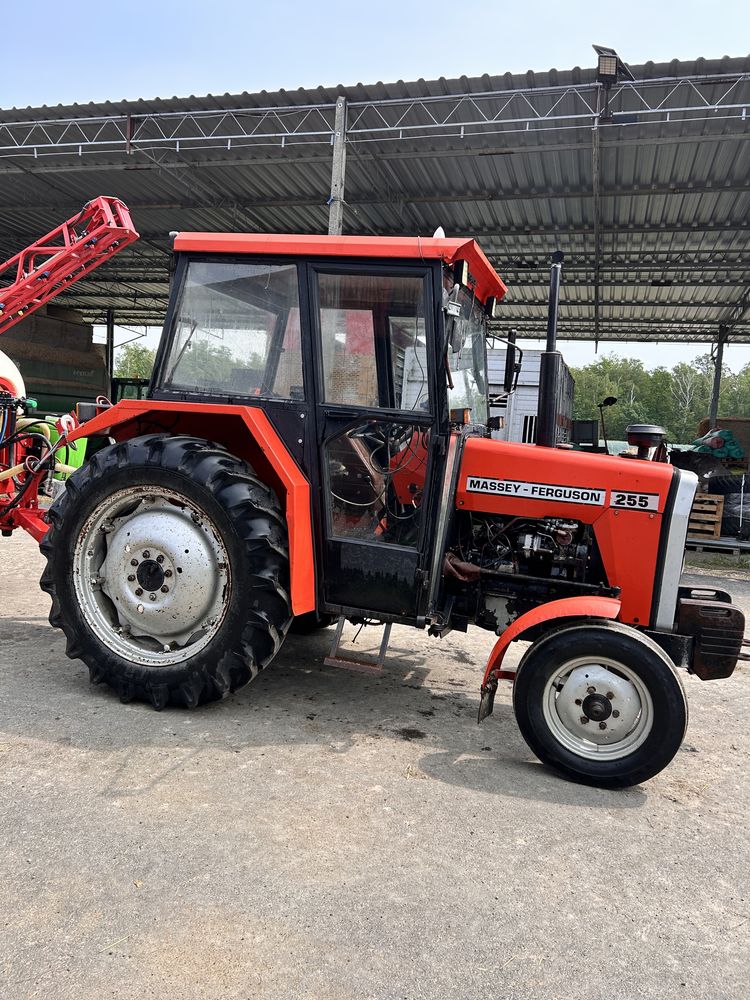 Massey Ferguson 255