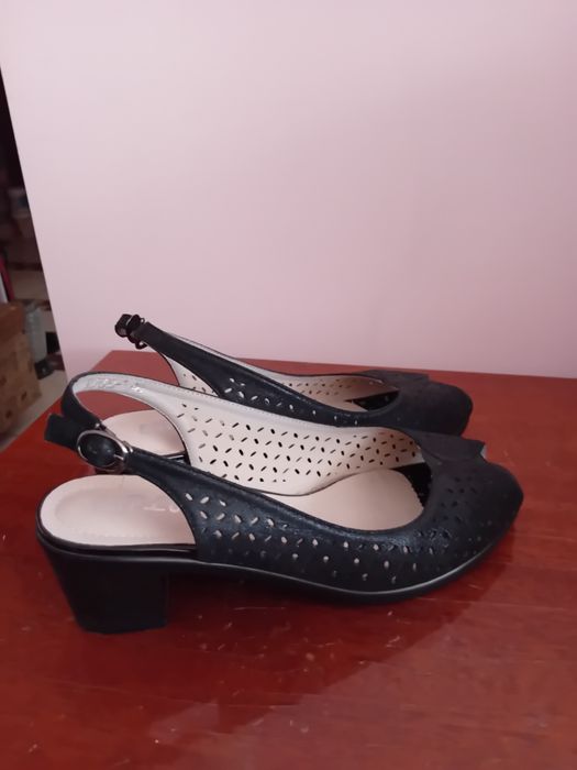 Sandałki czarne nowe