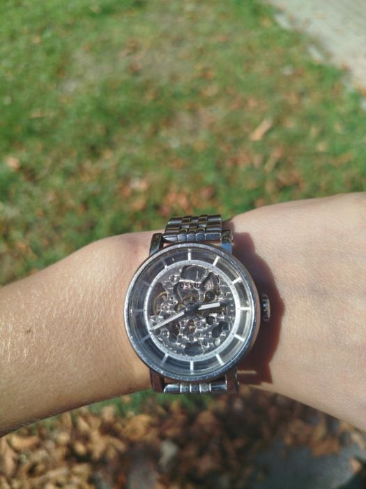 Продам женские часы Fossil.