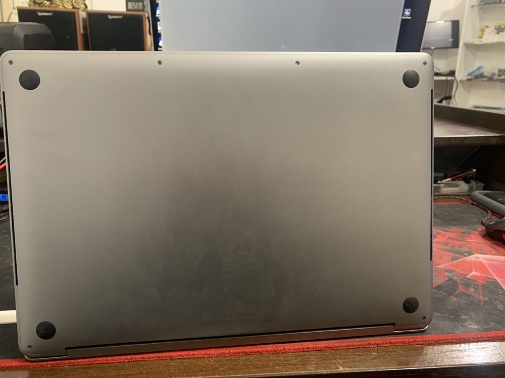 15” MacBook Pro A1990 2018 i7 2,2Ghz 6core 16Gb DDR4 250gb ssd