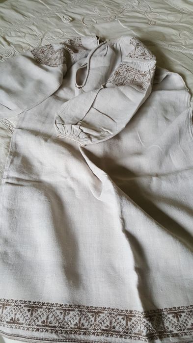 Сорочка автентична, вишита  монохромним взором на конопляному полотні!