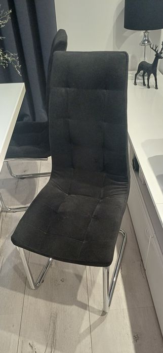 Krzesła oraz stół