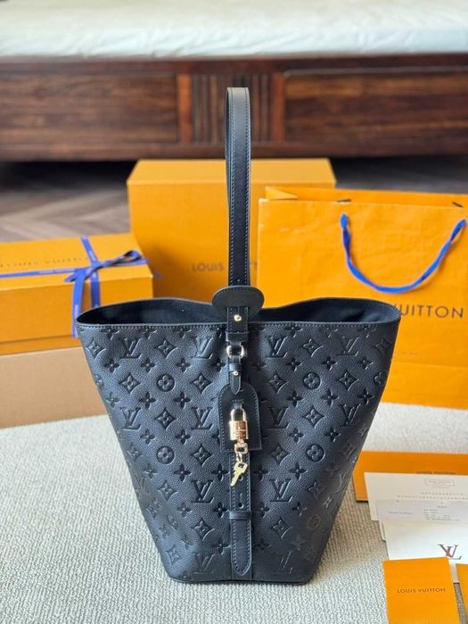 Grande bolsa de couro LV all inbb preta