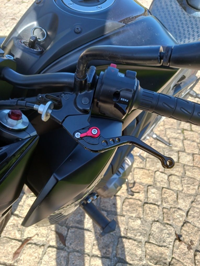 Kawasaki z800  bem estimada ... mota de dar umas voltas au fim de sema