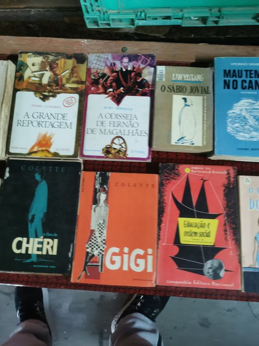 Vários livros antigos